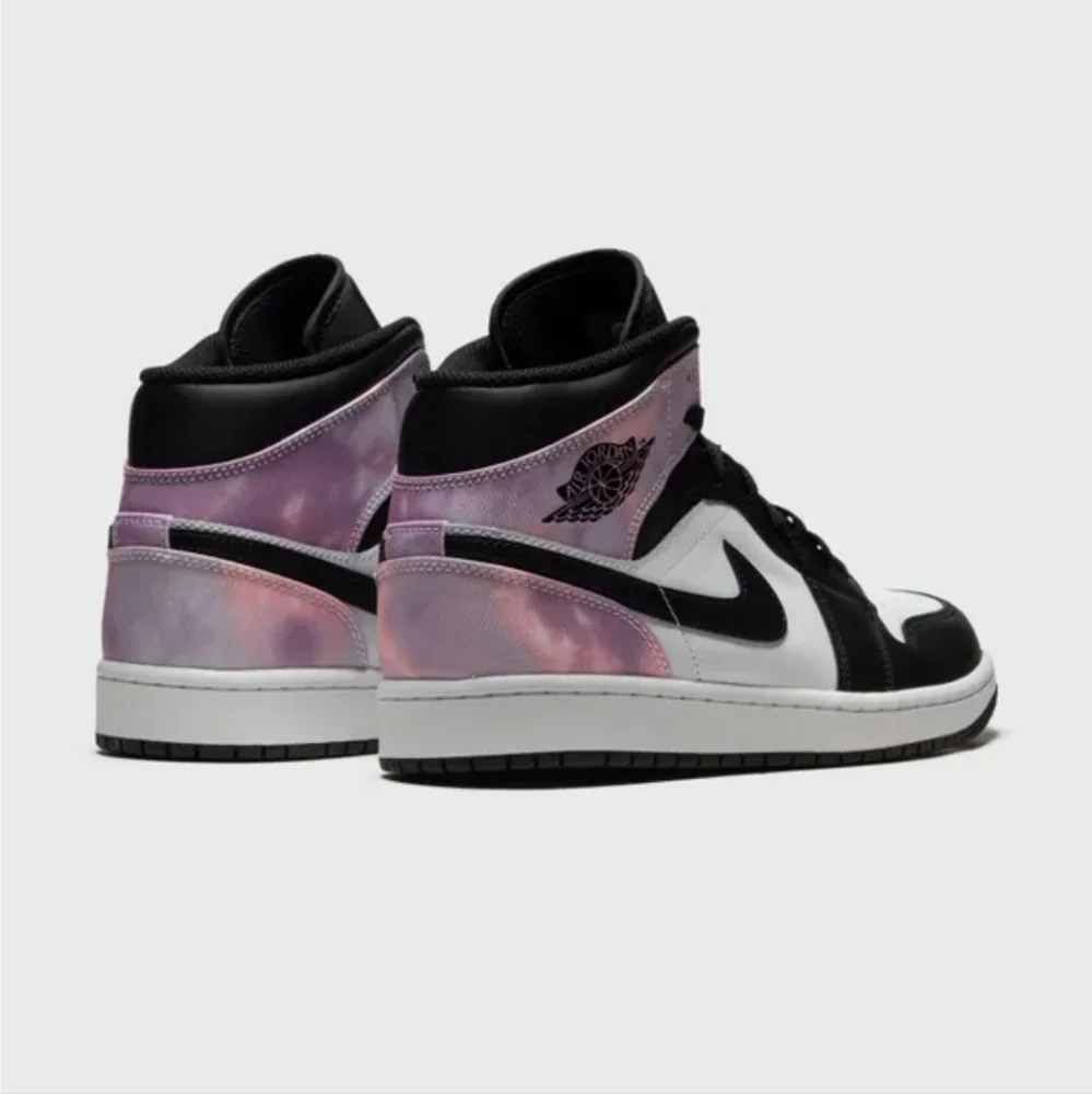 Jordan Sneakers - Picture 4 of 17
